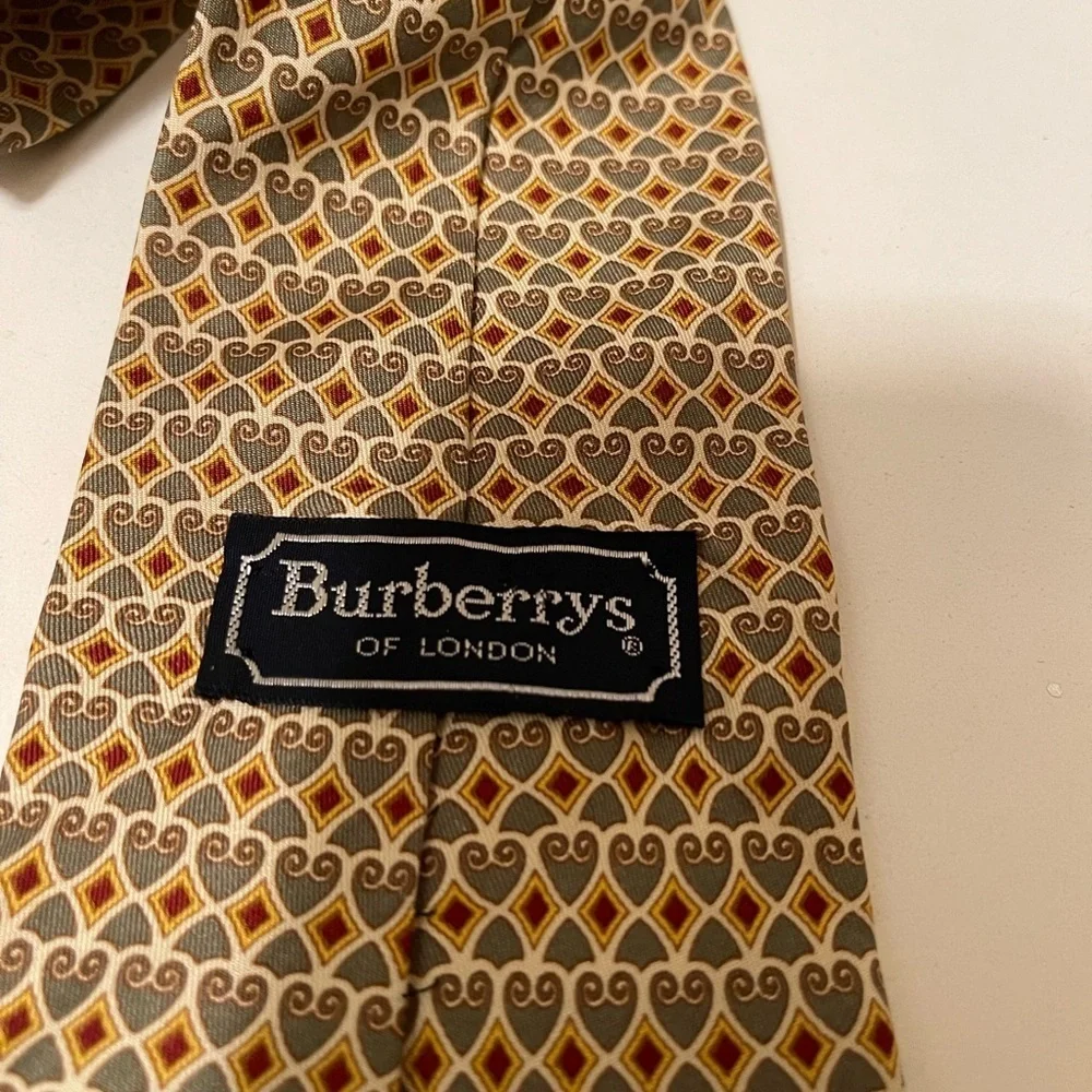 Burberry beautiful ties in good condition
